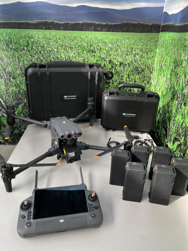 DJI Matrice 30T – Completo com base de carregamento e 6 baterias - SEMINOVO