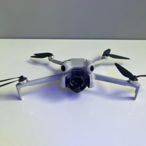 DJI Mini 4 PRO Fly More Combo 34MIN (DJI RC 2) – SEMINOVO – Completo Mostruário