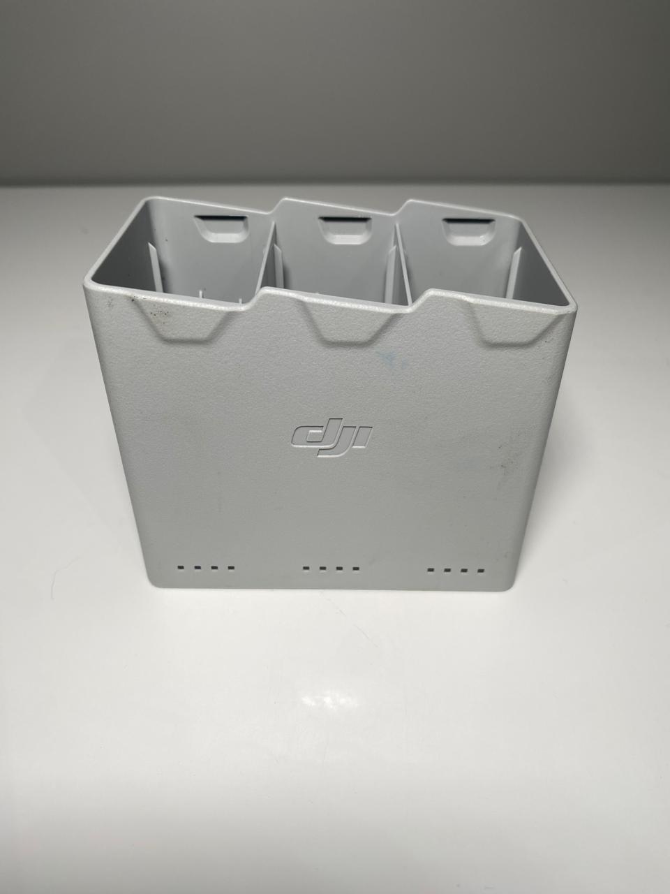 HUB CARREGADOR DJI ORIGINAL (MINI 3 / MINI 3 PRO / MINI 4 PRO) - SEMINOVO
